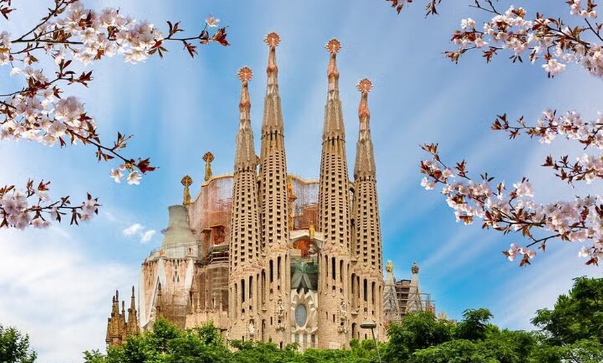 Image 13: Tour Privado por Barcelona Gaudí y Modernismo