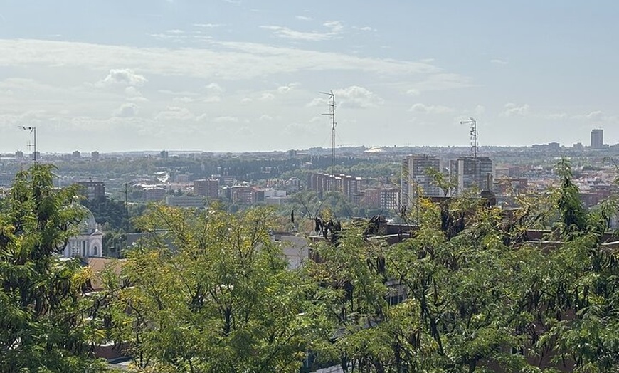 Image 11: Tour a pie por la Guerra Civil de Madrid con experto local