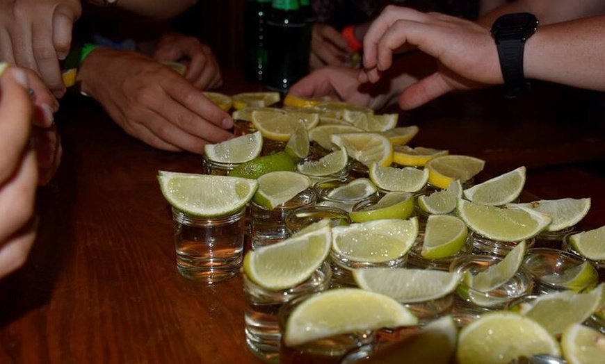 Image 43: Pubcrawl de Halloween en Madrid – Barra libre, chupitos y entrada V...