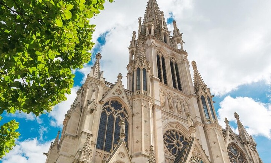 Image 1: Meilleure introduction à Lourdes en 2 heures avec un local