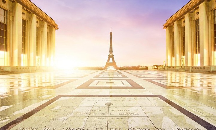 Image 1: Excursion photographique à Paris en monospace pour un maximum de 8 ...