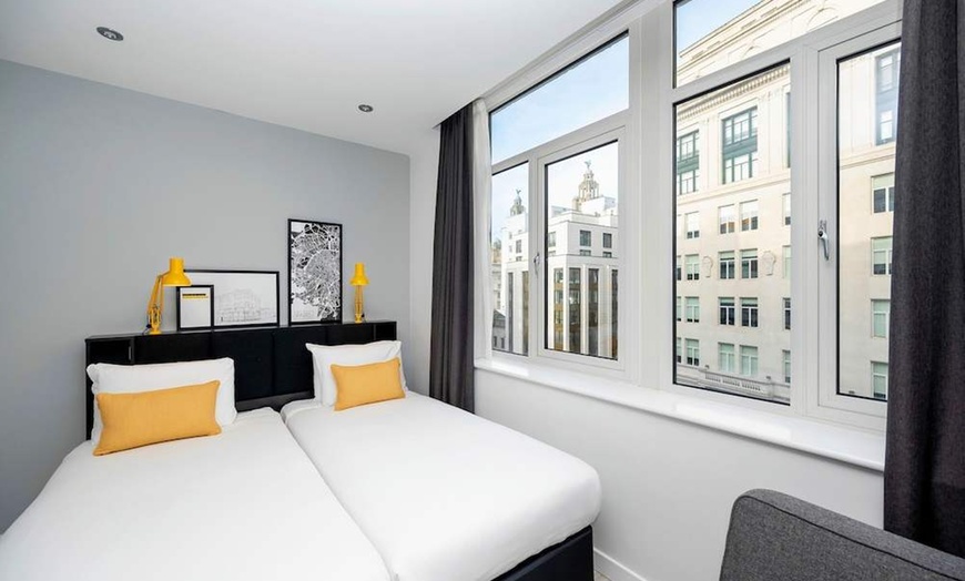 Image 1: ✈ GROßBRITANNIEN | Liverpool - Staycity Aparthotels Liverpool Water...