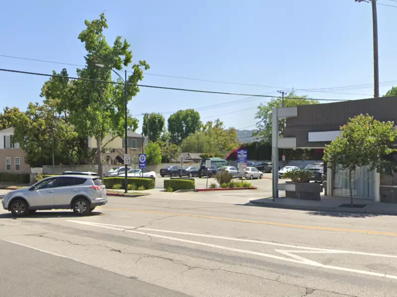 Parking at [SQ49] 4100 N. Riverside Dr. Lot