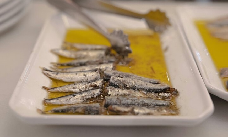 Image 12: Come Como un Local en Barcelona : Tapas, Vino & Tradición