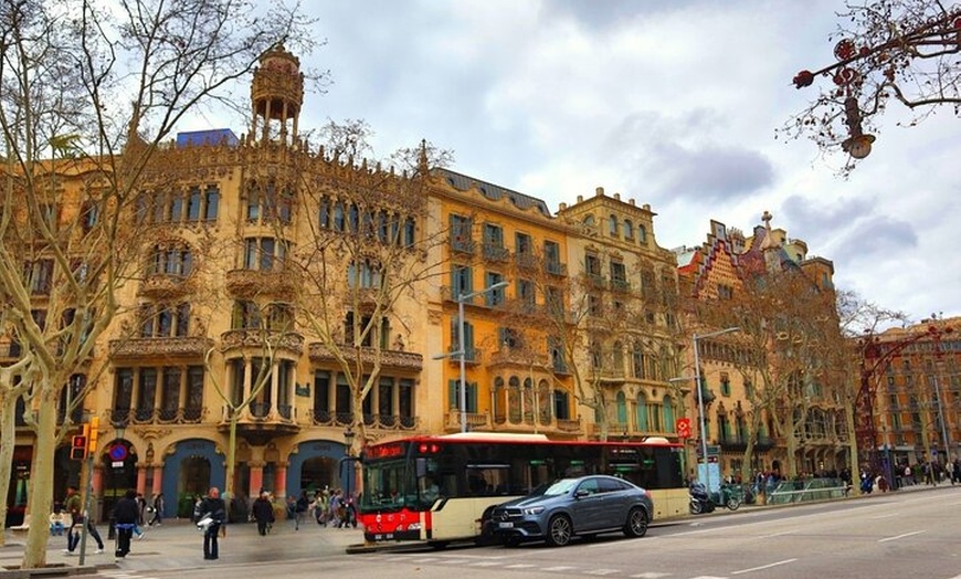 Image 2: Recorrido urbano de Barcelona de la antigüedad a la modernidad (4 h)