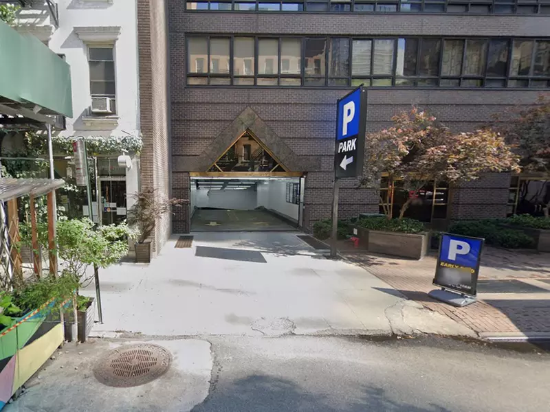 Parking at Centerpark - 100 United Nations Plaza Garage