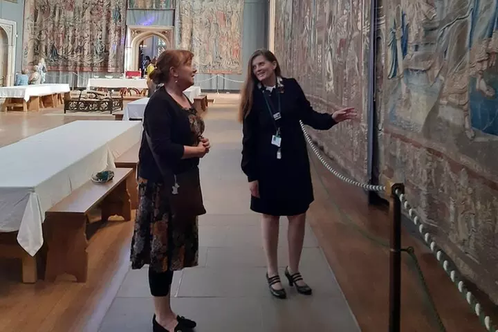 Private tour with an accredited expert guide Hampton Court Palace