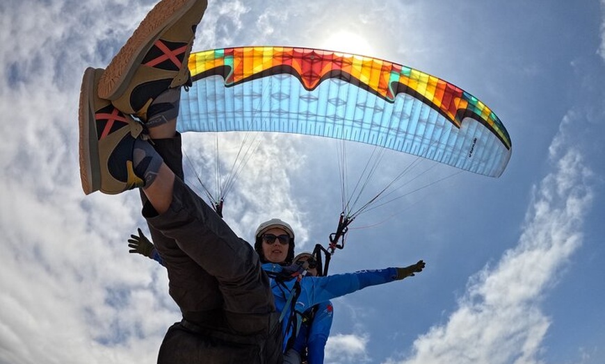 Image 2: Vuelo en Tandem en Parapente en Tenerife Sur ¡HOLA!