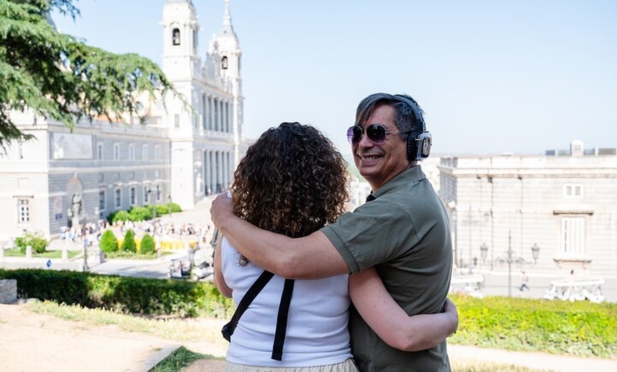 Image 13: Tour a pie por Madrid : Inmersivo con actores | City Voice