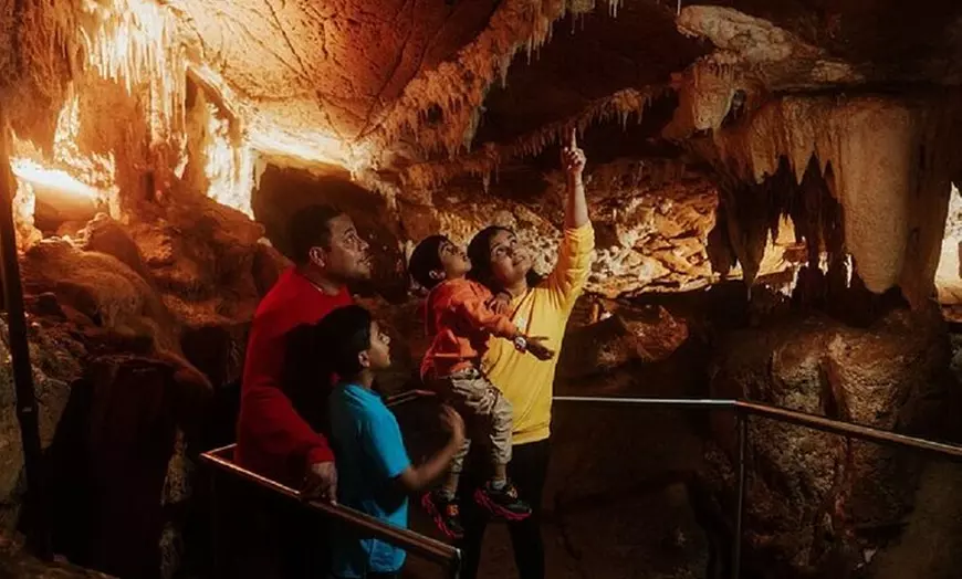 Image 1: Wombeyan Caves: Mulwaree Cave tour