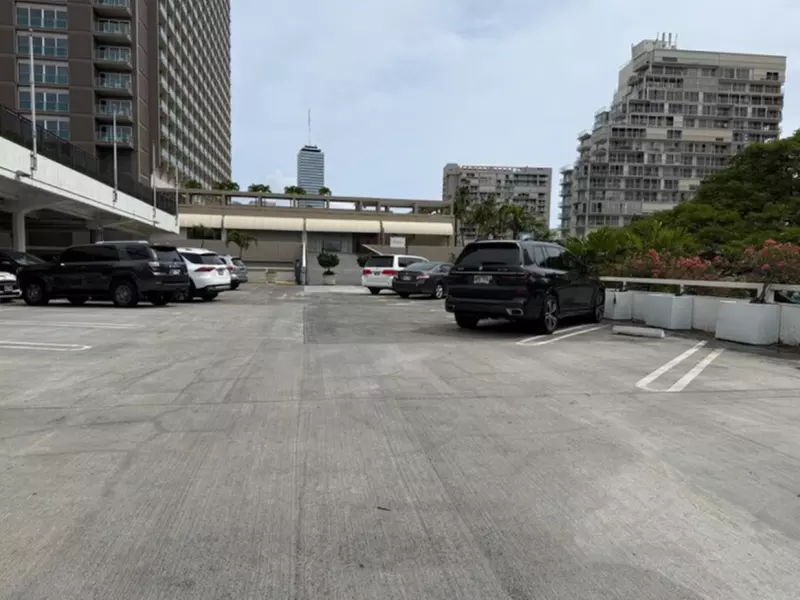 Parking at P1706 - Ala Moana Center - Macy Ground Garage