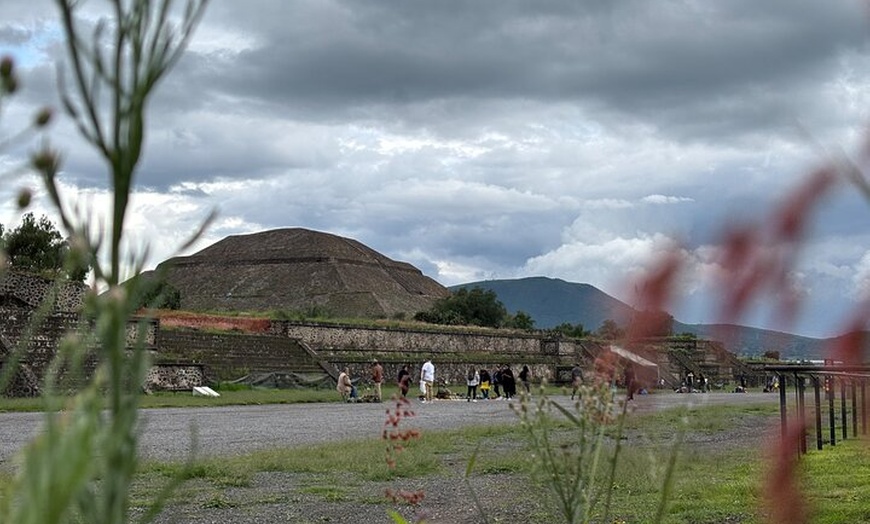 Image 6: Pyramids of Teotihuacan without tourist shops