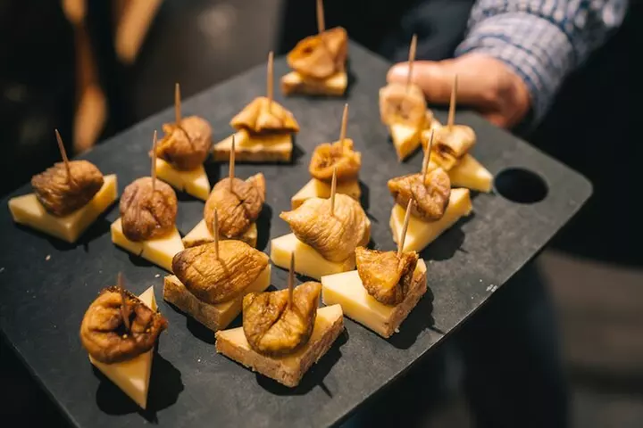 Foods of NY Tours Chelsea Market Food Tour & High Line Park