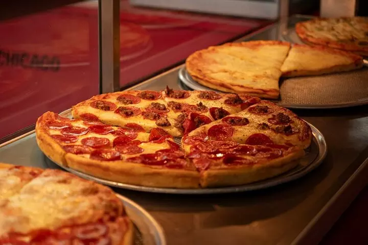 Chicago Food Tour: Taste the City's Most Iconic Eats