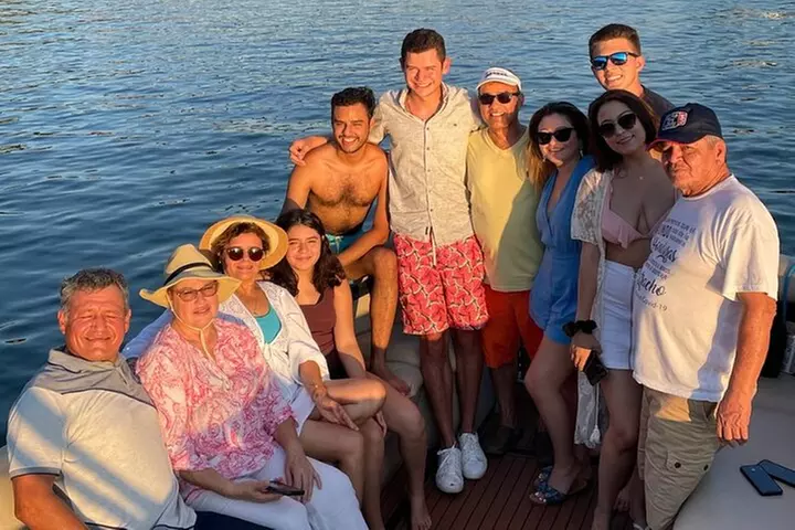 Lake Austin Boat Cruise 1.5 Hour Scenic Tour BYOB Per Person - Primary Image