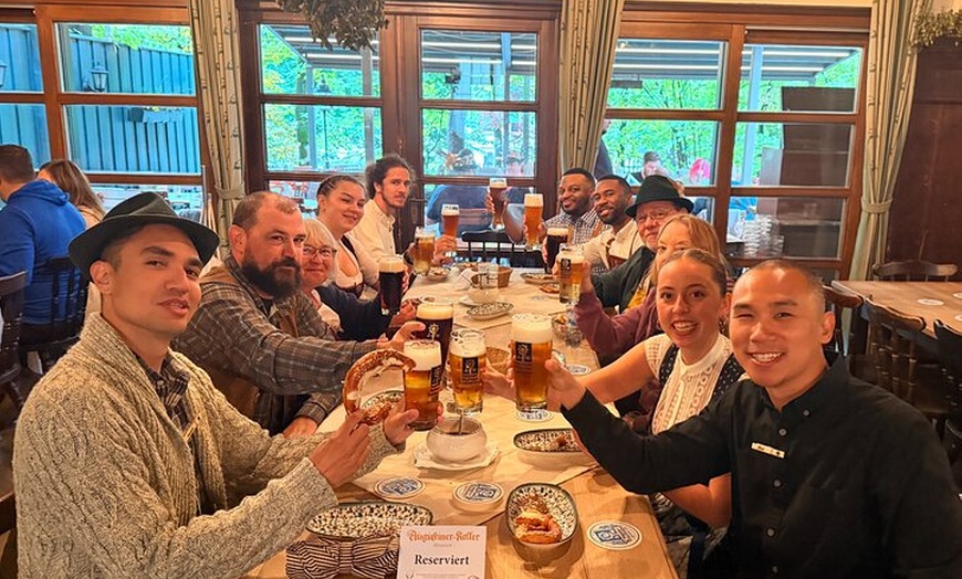 Image 11: Münchner Biertour Starkbierfest im Original Löwenbräukeller