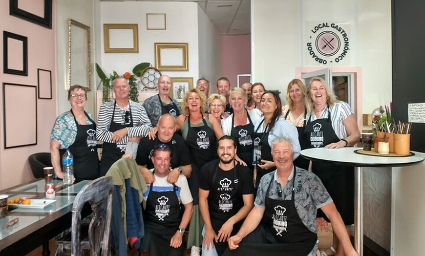 Image 44: Clase de Paella y Sangria con Tapas y Visita al Mercado