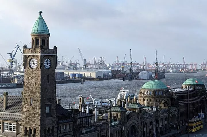 Hamburg Essentials: Geführte Tour durch Hamburg auf Französisch - Second Medium