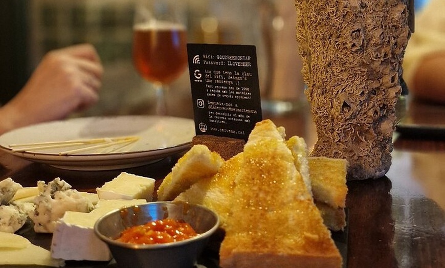 Image 7: Tour a pie por Barcelona con Castellers