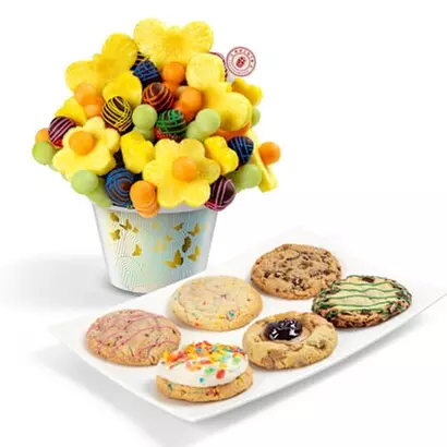 $15 for $30 Towards Any Fresh-Fruit Bouquets Or Bakeshop Desserts