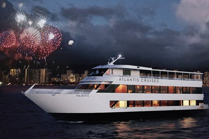 Waikiki Fireworks Cocktail Cruise