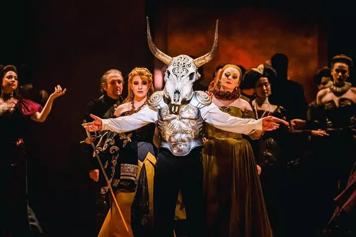 London Theatre: Rigoletto - Image 3