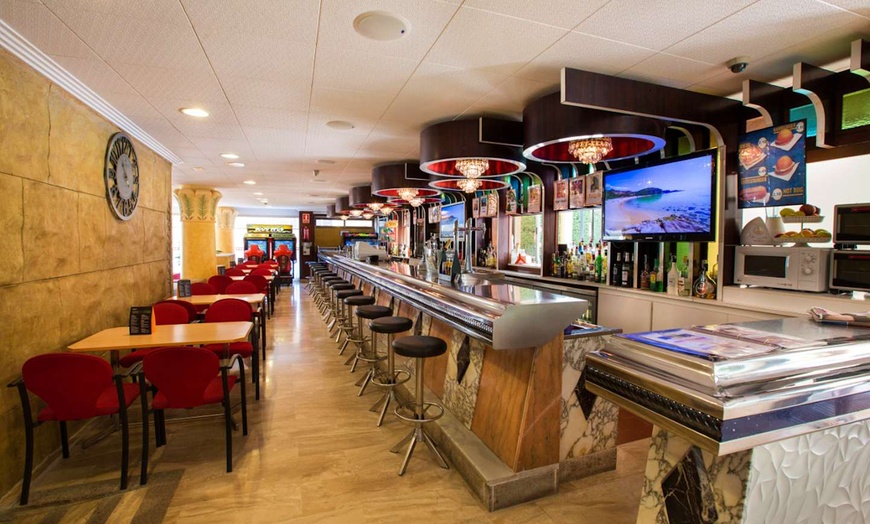 Image 8: ✈ COSTA BRAVA | Lloret de Mar - Hotel Cleopatra Spa 4* - Spiaggia d...