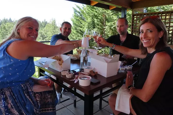 Willamette Valley Boutique Winery Tour with Lunch