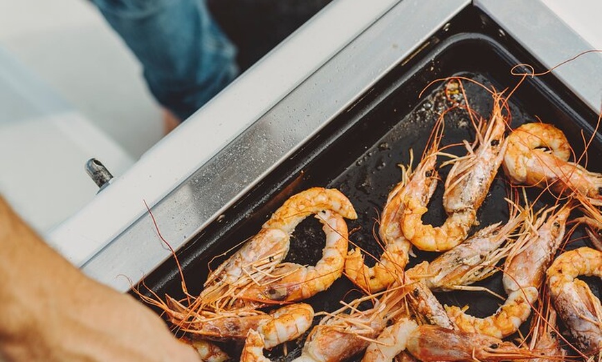 Image 3: Catamarán de lujo para experiencias privadas en Barcelona