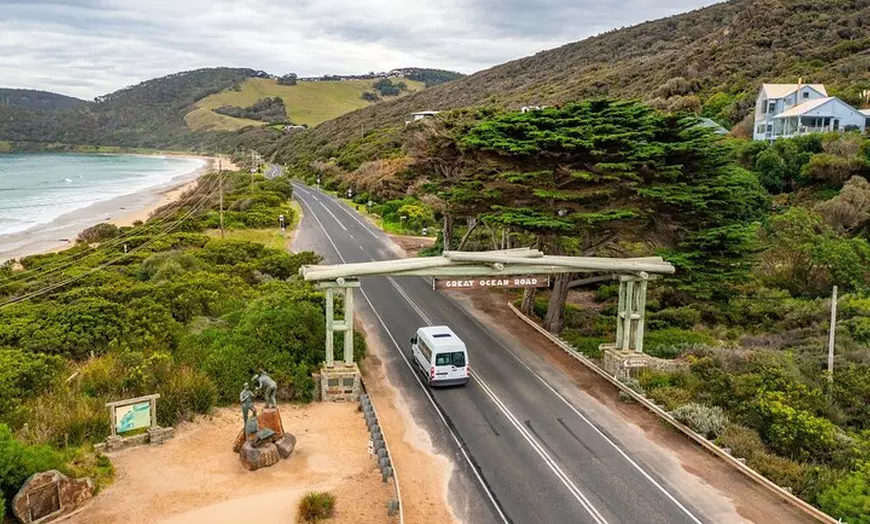 Image 4: Great Ocean Road and 12 Apostles Tour