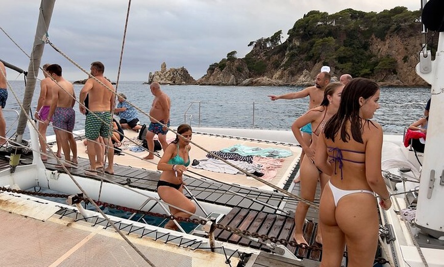 Image 18: Puesta de Sol desde LLoret de Mar con Dj y bebidas