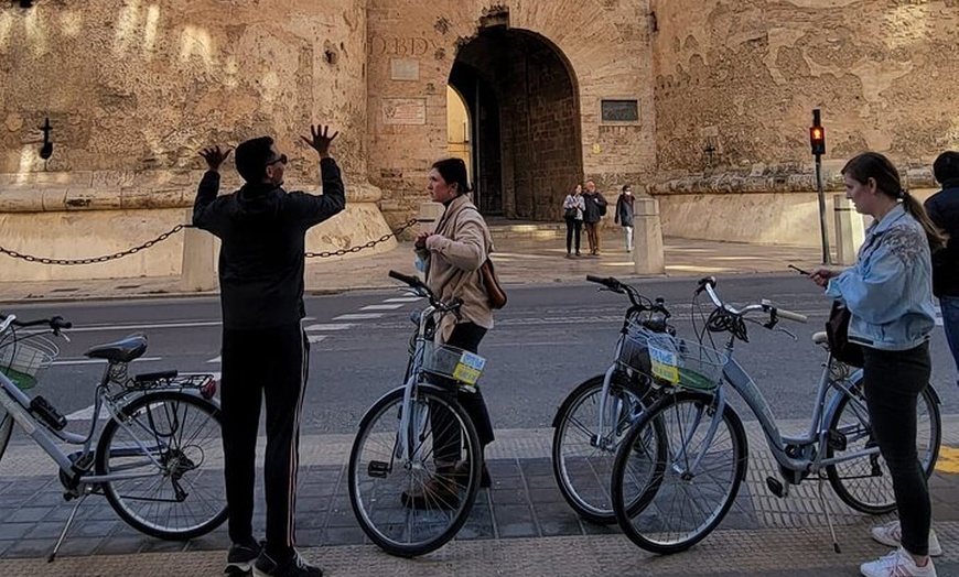 Image 2: Divertido paseo en bicicleta por Valencia