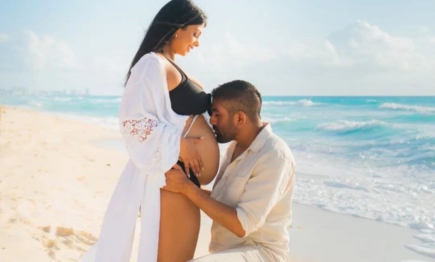 Image 2: Cancun Romantic Beach Photoshoot