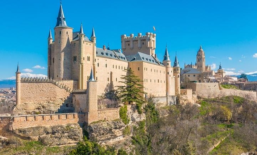 Image 1: Tour de Día Completo a Ávila y Segovia con Visita Guíada