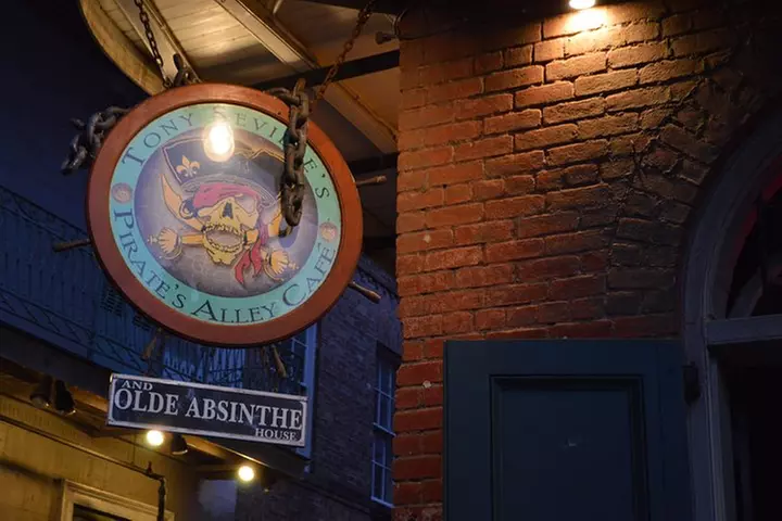 Adults Only Haunted Pub Crawl in New Orleans