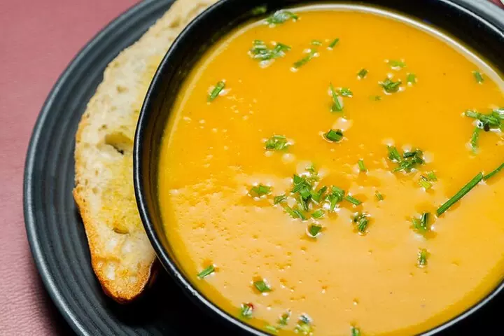 Dîner croisière sur la Seine avec Rooftop et chanteur live