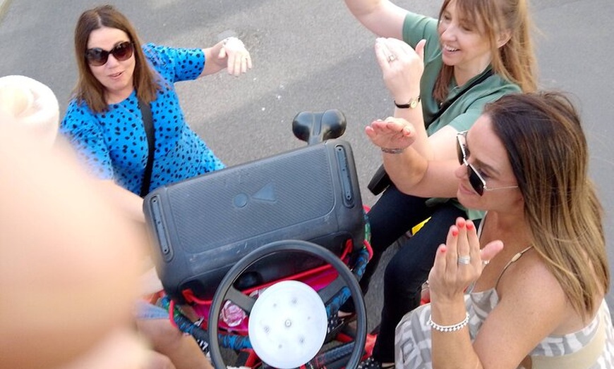 Image 10: Party und Beer Bike Private Sightseeing Tour Berlin mit Abholung