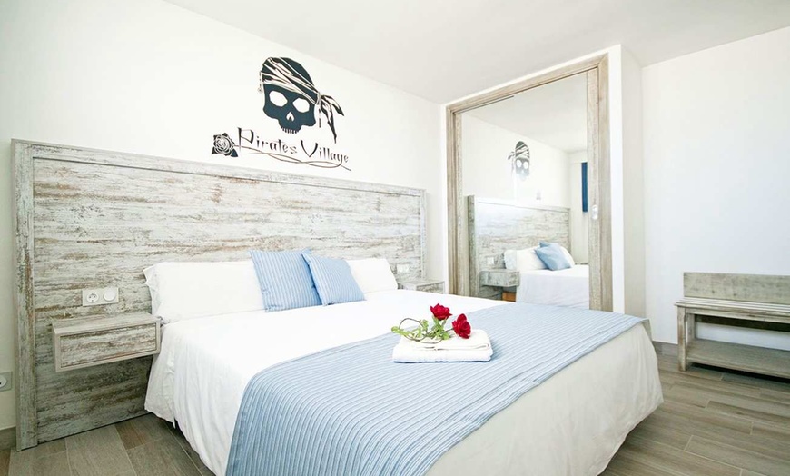 Image 2: ✈ MAJORQUE | Santa Ponça - Pirates Village Apartments 3* - Idéal fa...