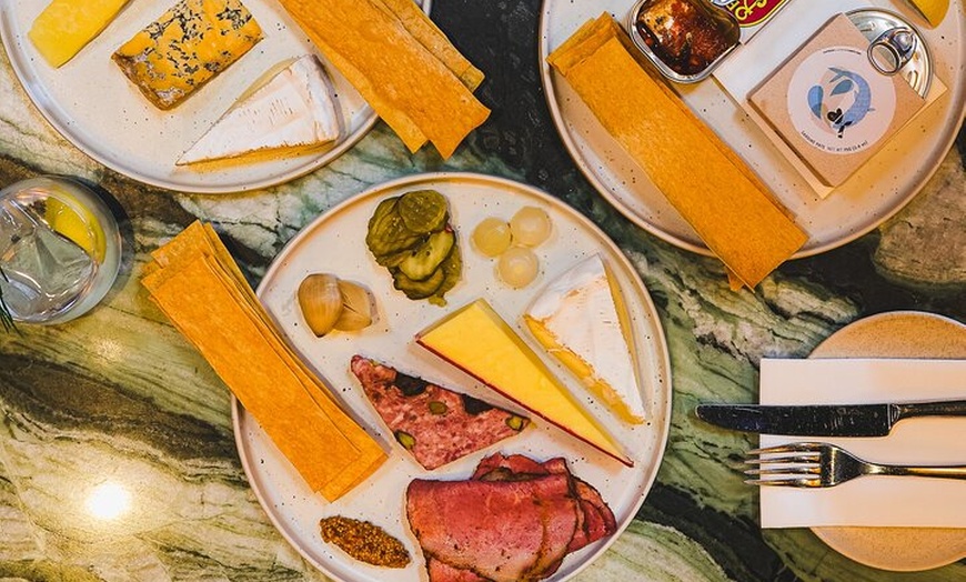 Image 3: Ballarat Foodie and Gin Distillery Tour