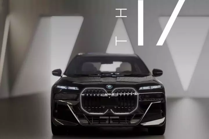 Luxury Airport Transfer in a BMW I7 E Drive 50