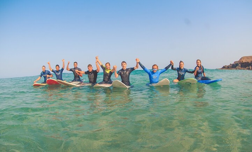 Image 10: Aprende a surfear en las interminables playas del sur de Fuerteventura