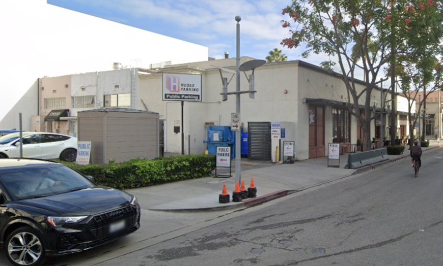 Image 2: Parking at 9471 Dayton Way Lot - Valet