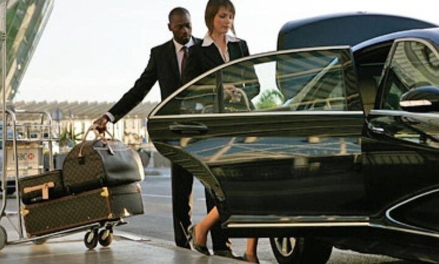 Image 13: Transfert privé de l'aéroport CDG ou ORLY à la ville de Paris