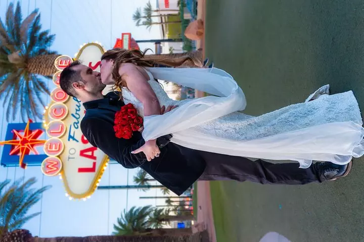Get Married at the Fabulous Las Vegas Sign + Photos