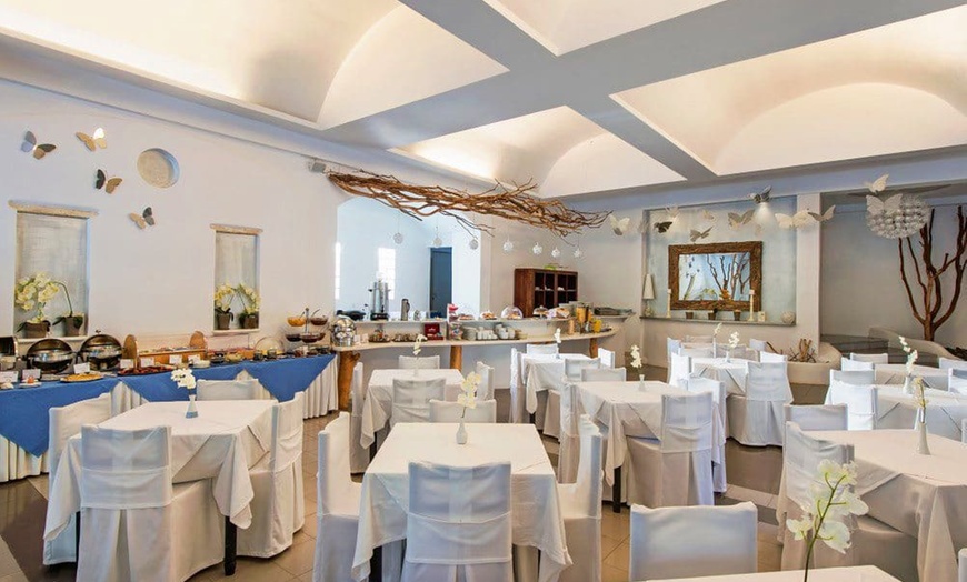 Image 7: ✈ SANTORIN | Perissa - Meltemi Village Hotel 4*