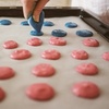 Image 6: Cuire et peindre des Macarons Français dans le Centre de Paris (Pet...