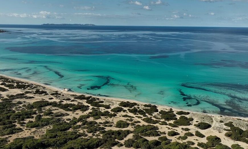 Image 2: Paseo en Barco con BBQ por la Playa de Es Trenc