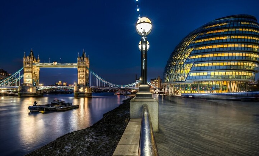 Image 7: London or Heathrow To Stonehenge Return Private Transfer