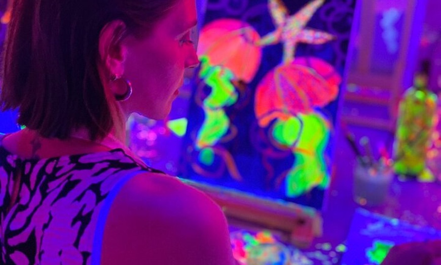 Image 8: Paint a neon fluorescent picture while drinking unlimited wine