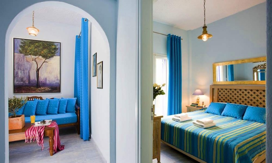 Image 6: ✈ SANTORINI | Kamari - Alesahne Beach Hotel 3* - In riva al mare